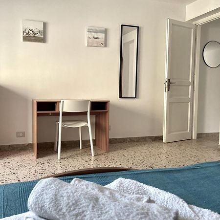 Lorenzo'S House Catania City Centre - Comfortable Large Apartment With 2 Bedrooms And 2 Baths, Close To Trains, Metro And Bus Station Kültér fotó