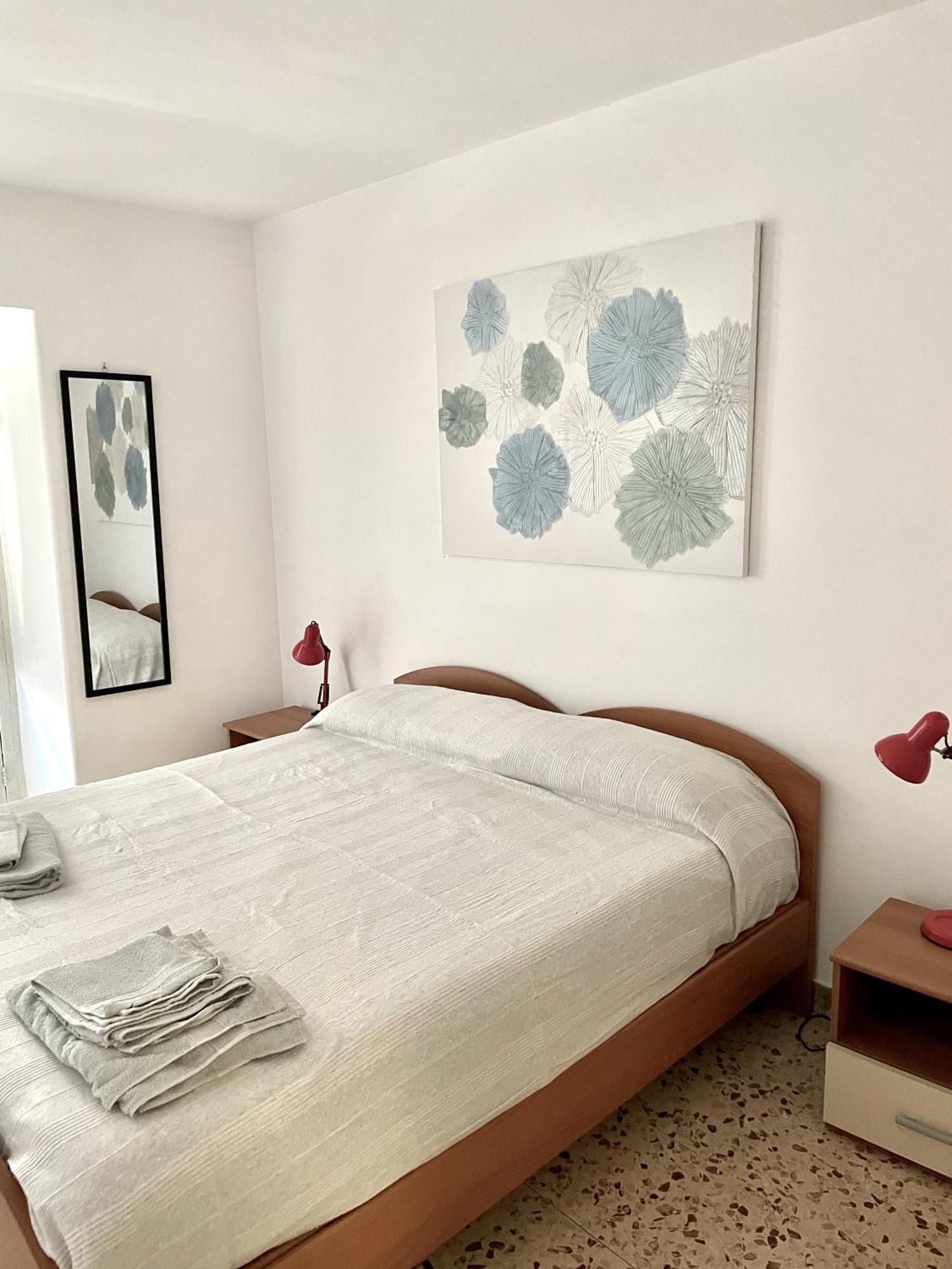 Lorenzo'S House Catania City Centre - Comfortable Large Apartment With 2 Bedrooms And 2 Baths, Close To Trains, Metro And Bus Station Kültér fotó
